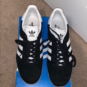 Adidas women tennis shoes